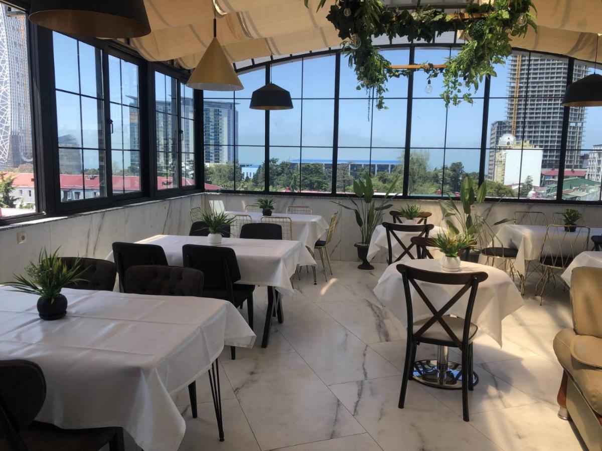 Panorama Hotel Batumi Esterno foto