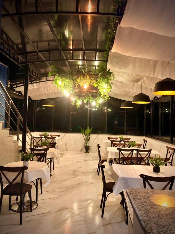 Panorama Hotel Batumi Esterno foto