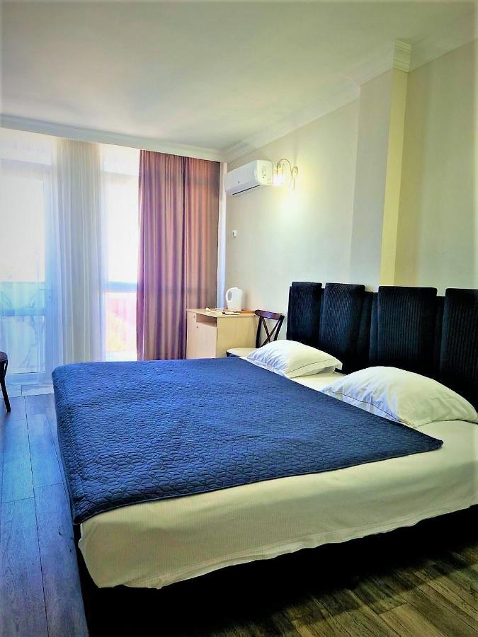 Panorama Hotel Batumi Esterno foto