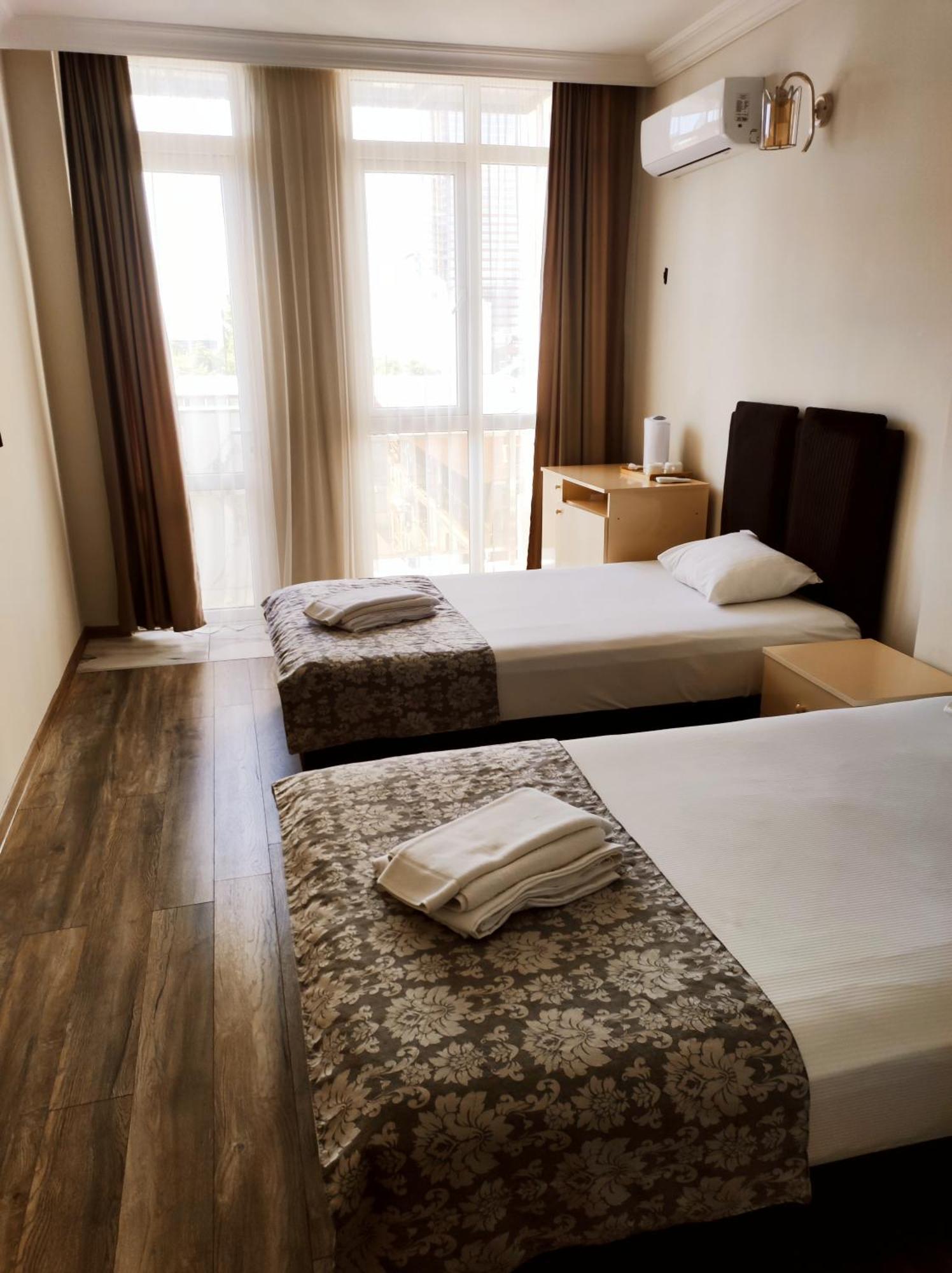 Panorama Hotel Batumi Esterno foto